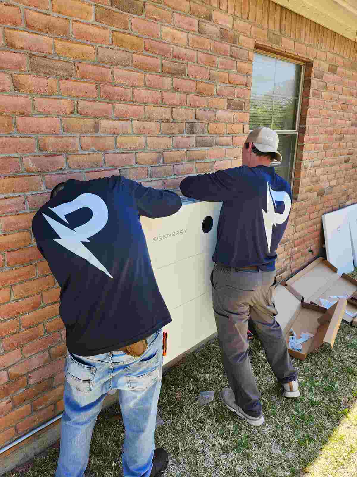 SigEnergy Storage System Install Powers a Solar Carport Setup